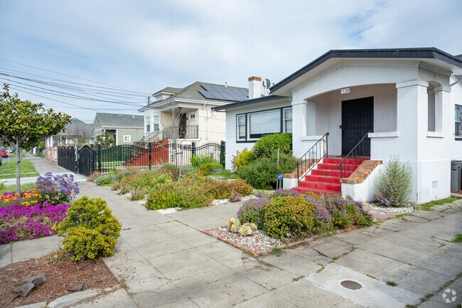 The Cox neighborhood offers custom and craftsman homes.