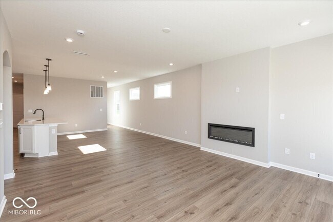 882 Rosebud Ln, Greenfield, IN 46140 - photo 5