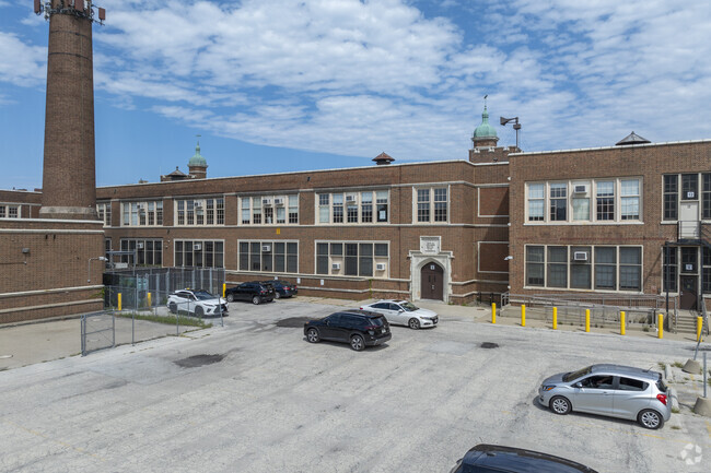 O'Keeffe Elementary School has an overall Niche.com grade C-.