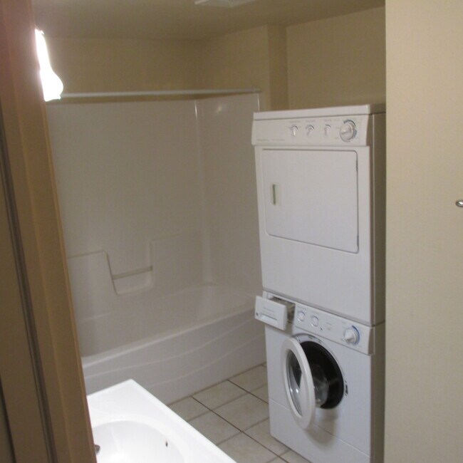 1014 Oxford Ave unit 1014.5 Oxford - 4 be, Eau Claire, WI 54703 - photo 7