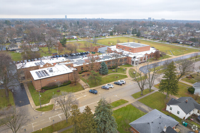 The courses at WM Hammerschmidt Elementary School encourage critical thinking and creativity.
