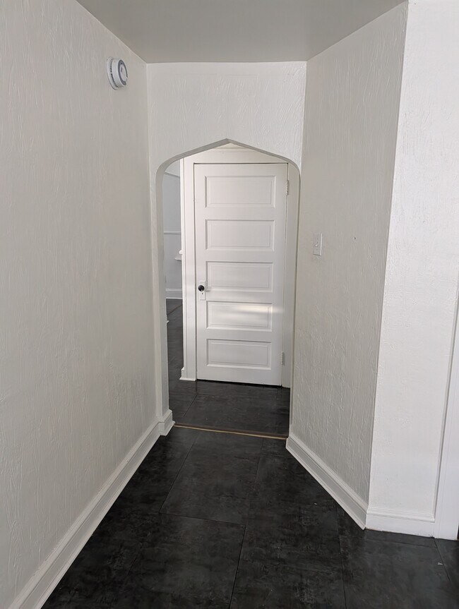 319 W 11th St unit 319 half, Hazleton, PA 18201 - photo 3