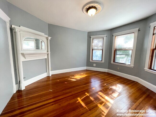 18 Romsey St unit 1, Dorchester, MA 02125 - photo 4
