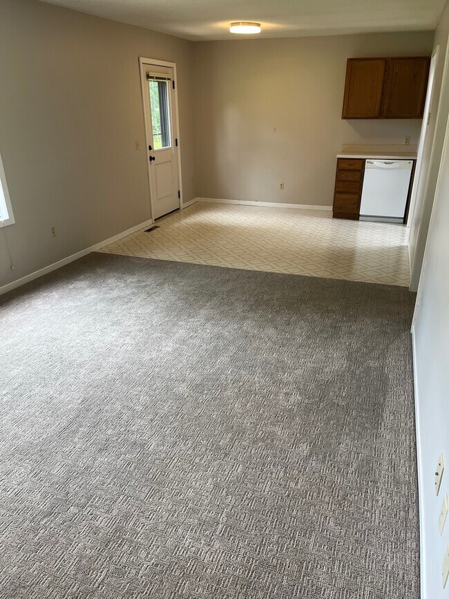 513 Elm Ave, Brookings, SD 57006