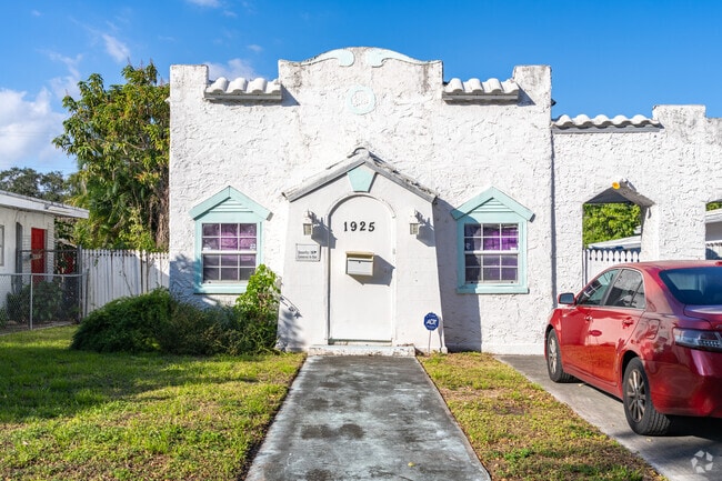 Parkside has many Mediterranean style homes.