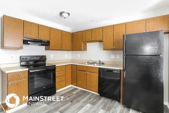 2980 Blue Moon Dr, Columbus, OH 43232 - photo 6