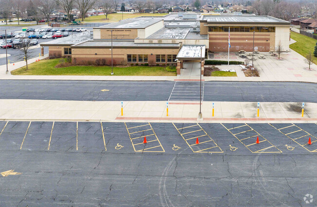 Oak Glen Elementary School is a public school in Lansing, IL.