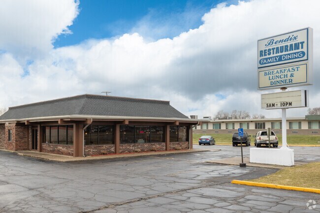 Bendix Restaurant is a local favorite that can be found along Western Ave in Far West Side.