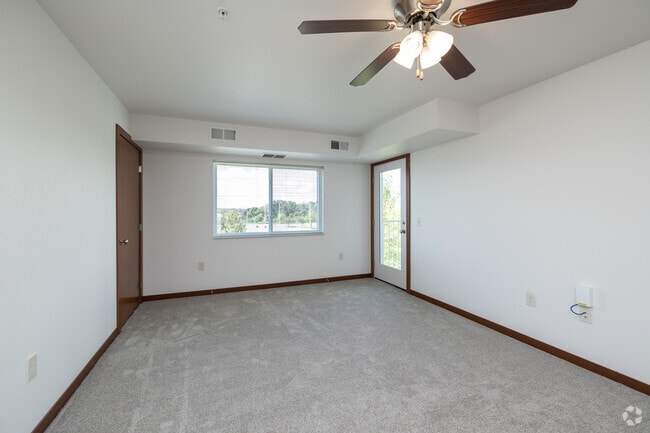 2BA, 1BA - 957SF - Living Room