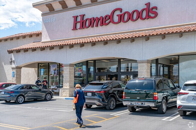 Find stylish home décor and essentials at HomeGoods in Palma Village Groves.