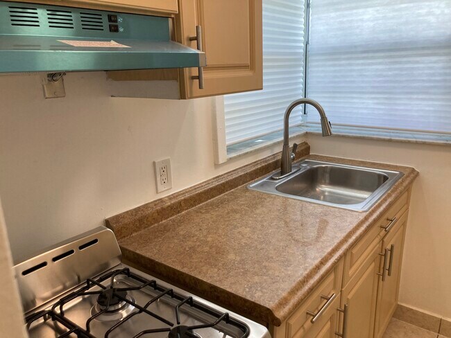 2101 Bay Dr unit 3, Miami Beach, FL 33141 - photo 6