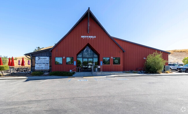 Grab a pizza at Rock'N'Robles Grill and Pizza in Lake Nacimiento Paso Robles Ca.
