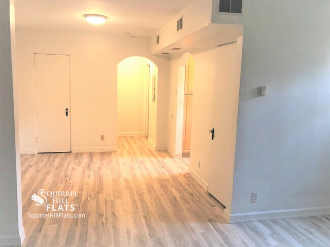 5712 Phillips Ave unit B8, Pittsburgh, PA 15217 - photo 5