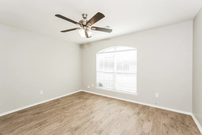 405 Heritage Dr, Crowley, TX 76036 - photo 3