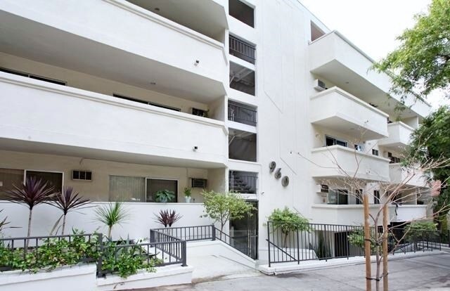 960 Larrabee St unit 116, West Hollywood, CA 90069 - photo 2