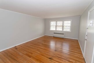 197 Quaker Ln S Unit 2, West Hartford, CT 06119