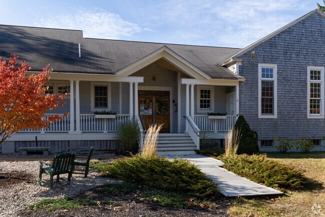 The student population of Long Island Elementary School is 16 and the school serves K-5.