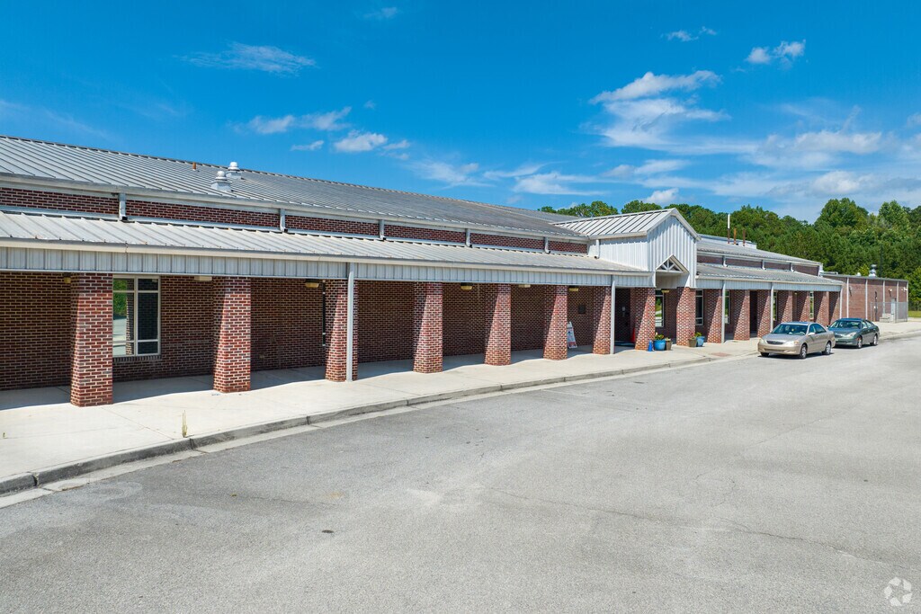 North Douglas Elementary School, Rankings & Reviews