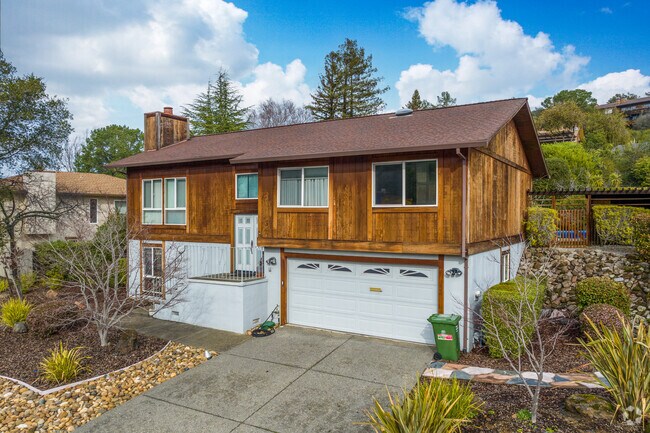 Tri-level homes with a 2-car garage are common in the Downtown San Rafael neighborhood.
