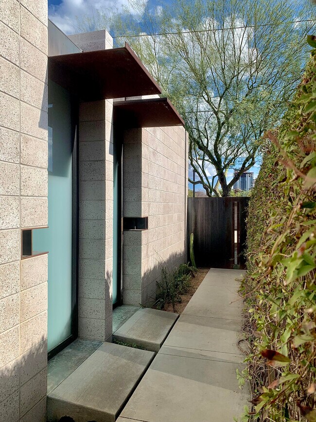 805 N 8th Ave, Phoenix, AZ 85007