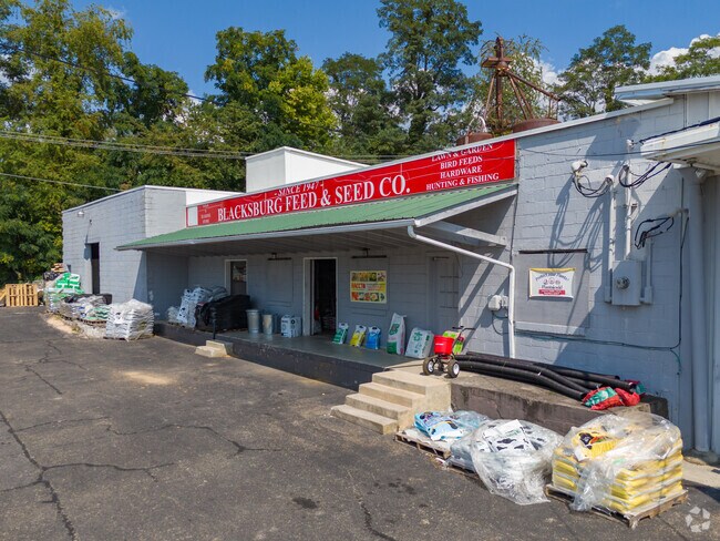 Northside Park residents love the mix of local stores and national retailers nearby.