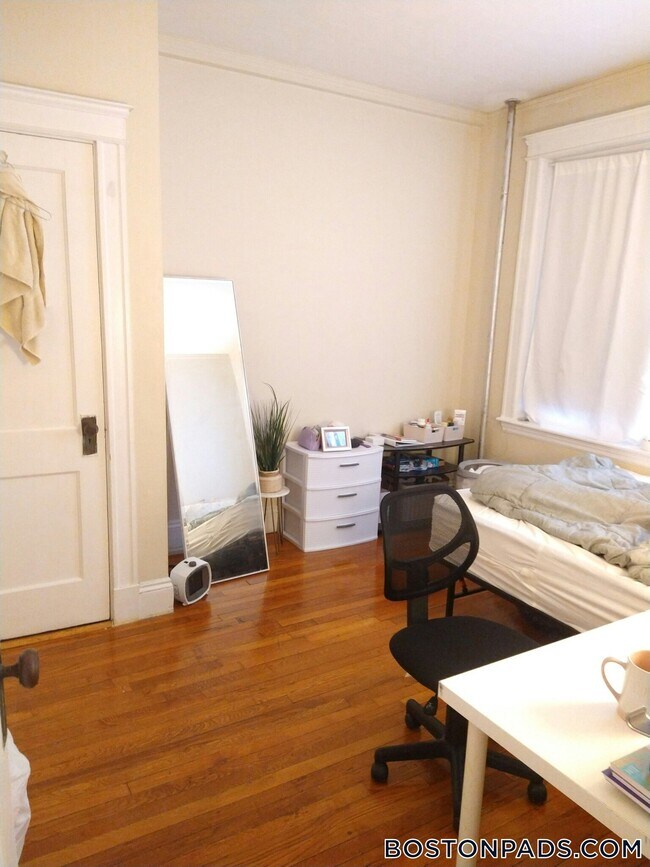 1189 Commonwealth Ave unit 7, Boston, MA 02134 - photo 5