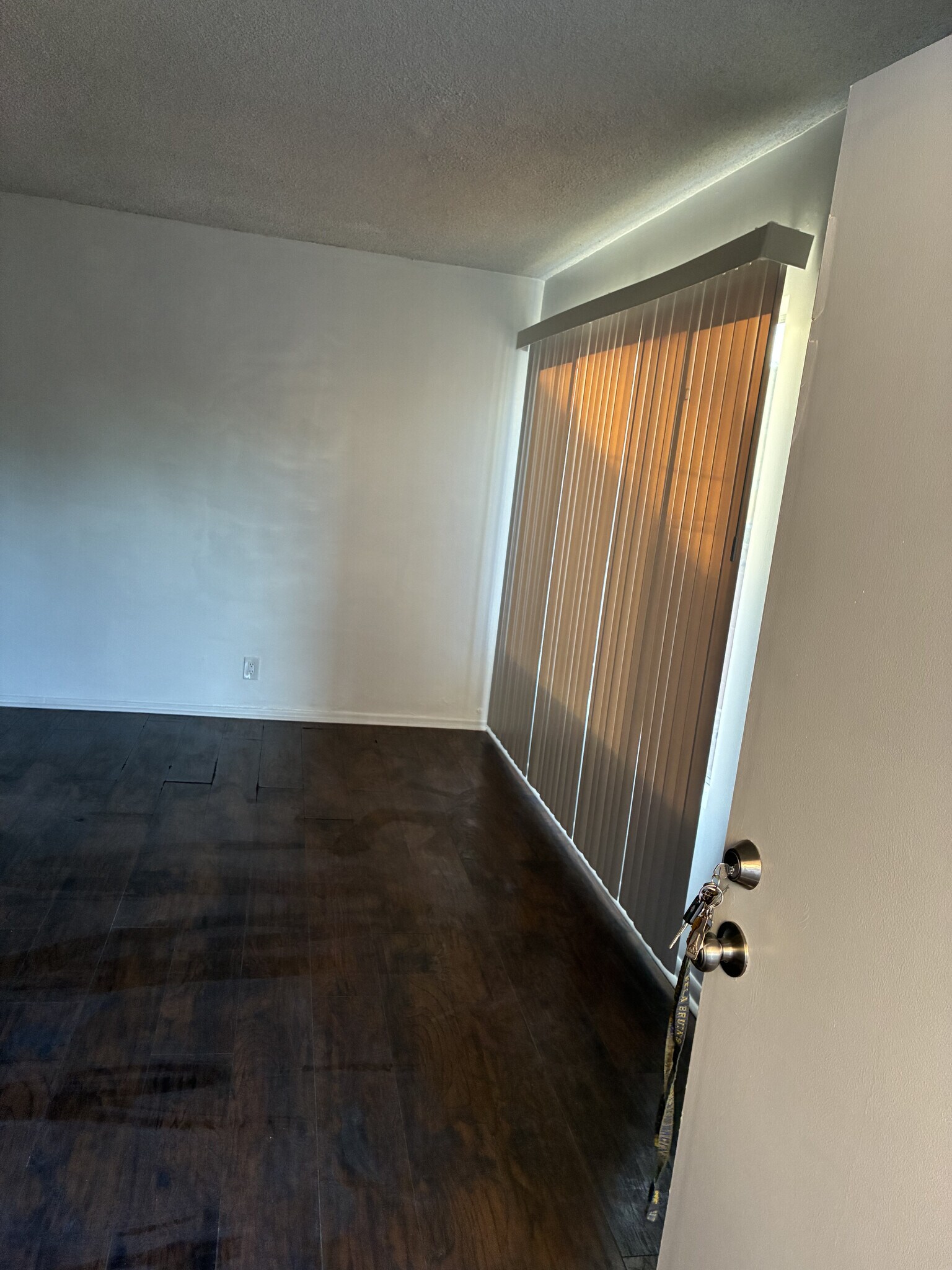 410 E 82nd St unit 2, Los Angeles, CA 90003 - photo 1
