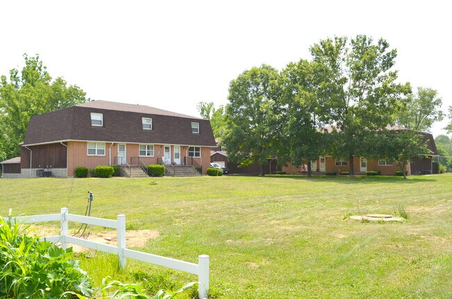 6300 Ervin Rd unit F, Athens, OH 45701 - photo 3