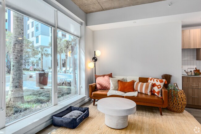 Julian, Orlando, FL 32801 - photo 5