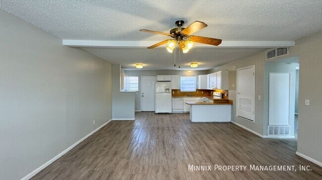 2409 W 19th unit B, Plainview, TX 79072 - photo 3