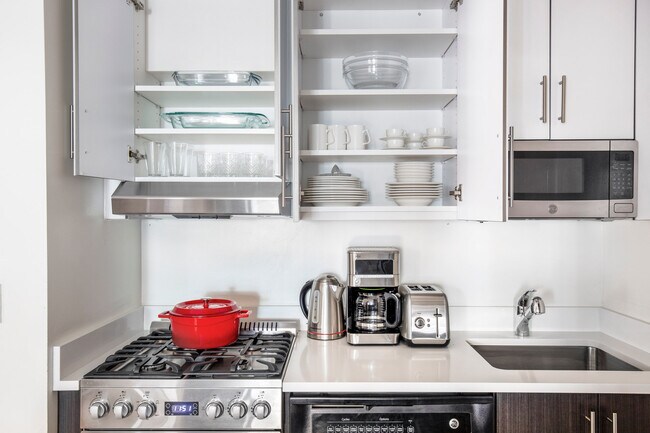 79 Alexander St unit FL4-ID1625A, Yonkers, NY 10701 - photo 5