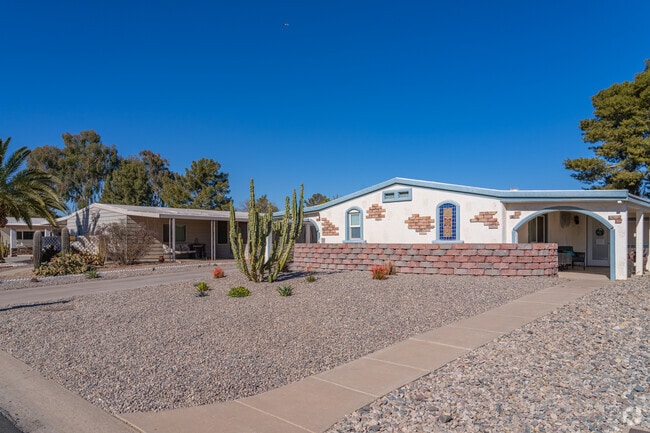 Manufactured homes in Sun Lakes often have carports and covered porches.