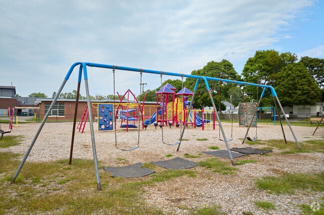 Durand-Eastman Intermediate School has an overall grade of B- on Niche.