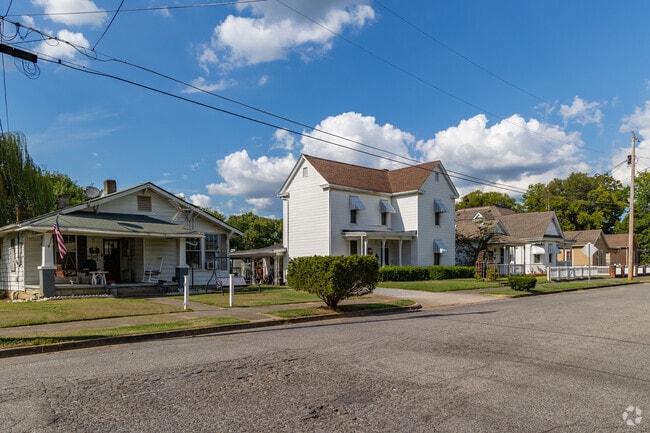 Historic homes of all shapes and sizes can be found in Farley Place.