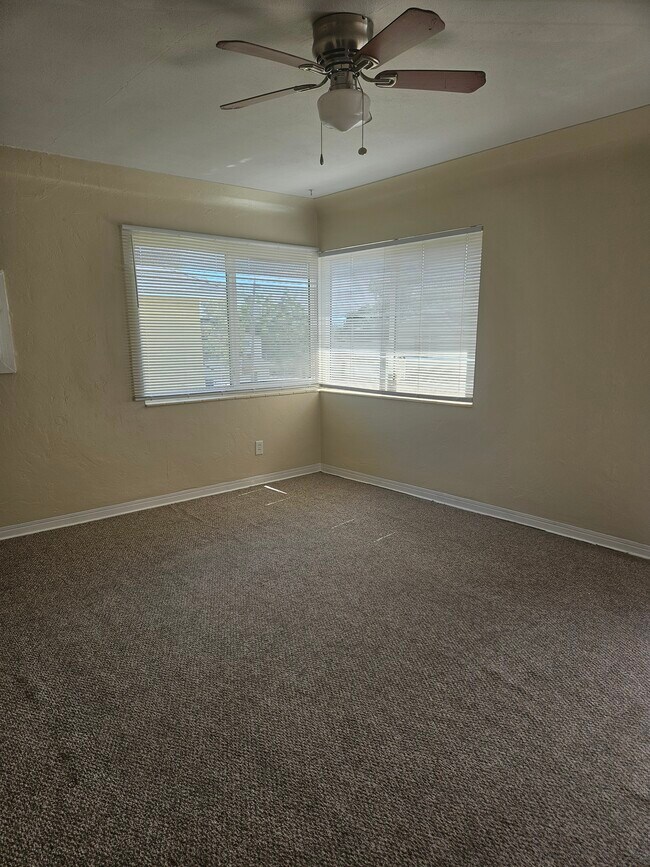 885 Paris Ave S unit B, Saint Petersburg, FL 33701 - photo 4