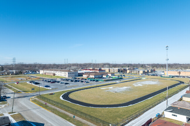 Hoover Elementary School has 553 students.
