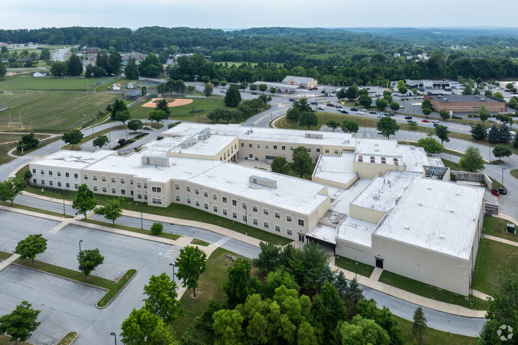 Downingtown Middle School is a highly rated public school.