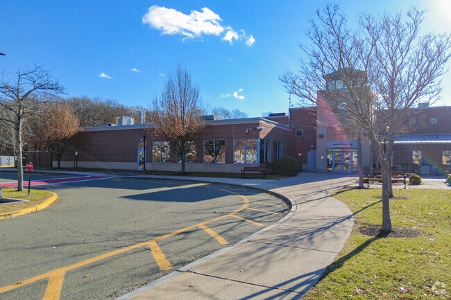 Veterans Memorial Elementary in Saugus has a grade of C+ for academics on Niche.