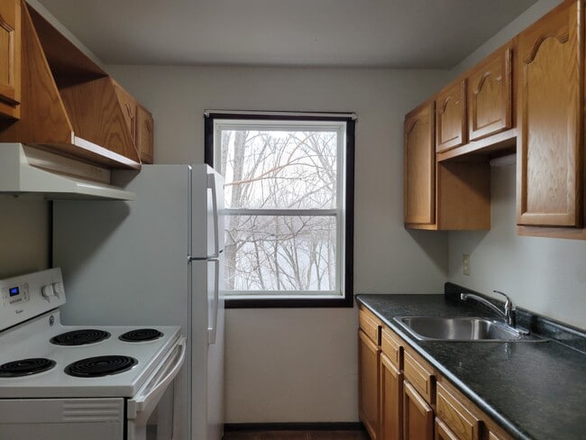 2240 West Ave S, La Crosse, WI 54601 - photo 2