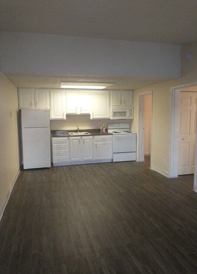 Cedarwood, Goshen, IN 46526 - photo 5