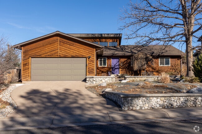 This ranch style home in Ketring Park features outstanding wood work.
