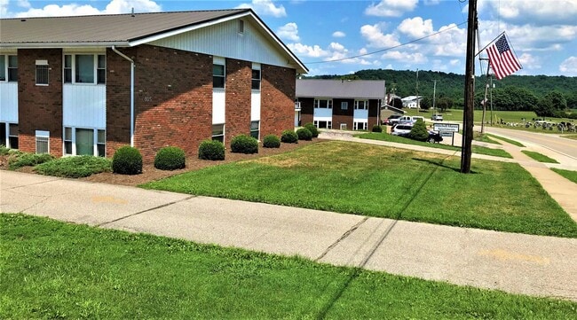 805 Mitchell Ave unit . 5, Beverly, OH 45715 - photo 3