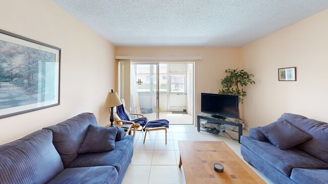 2523 Dudley Dr W unit H, West Palm Beach, FL 33415 - photo 2