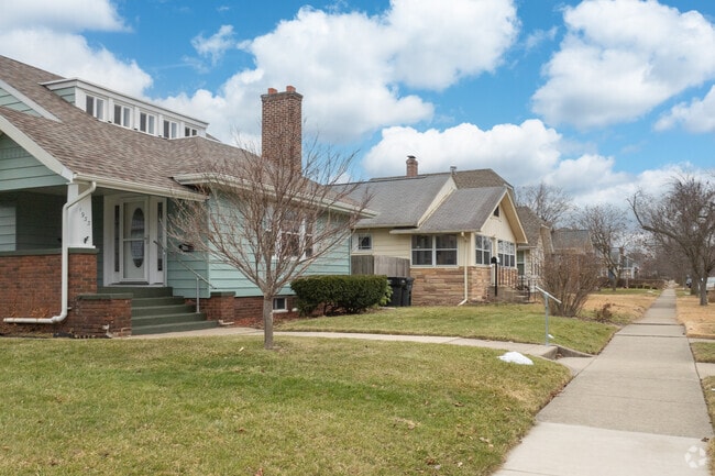 Portage Crossing is only a few minutes from downtown South Bend, making commutes simple.