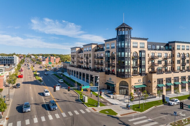 Lunds and Byerlys is the major grocery store in Highland Park.
