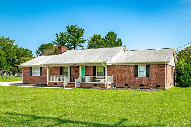 Ranch homes on large pieces of property have beautifully maintained lawns in Kings Grant.