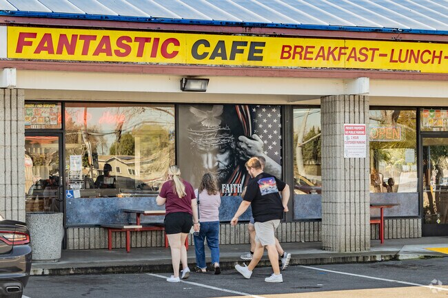 Bixby Hill residents flock to Fantastic Cafe for brunch where the local favorite is at its busiesst.
