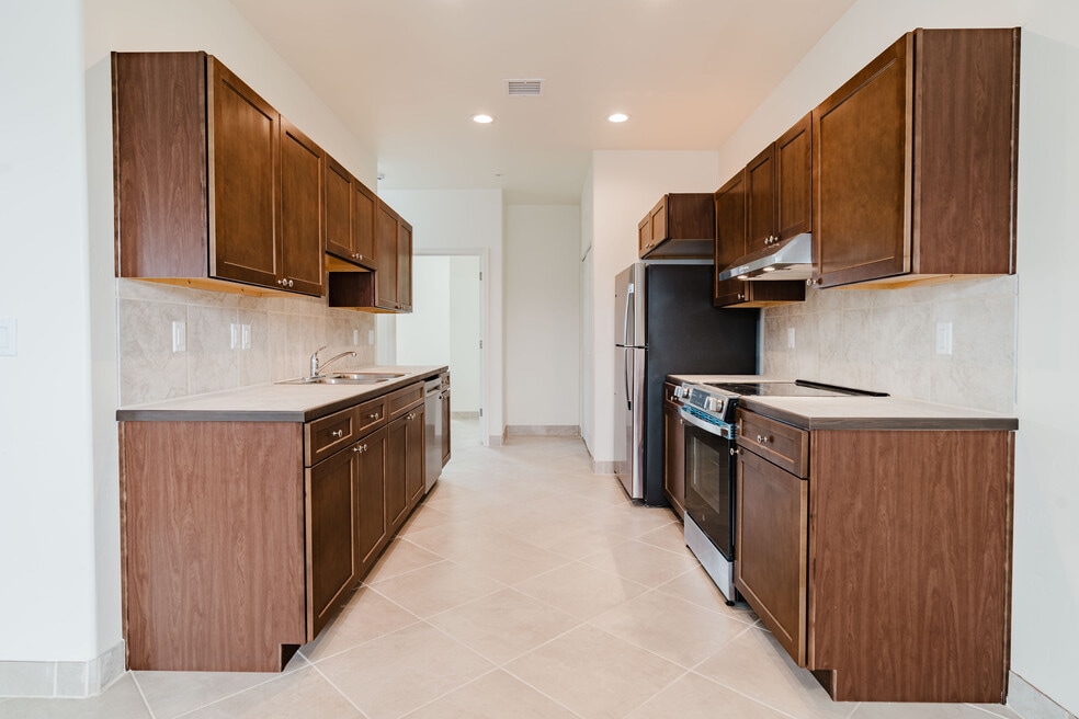 2878 Jamaica Blvd S unit D102, Lake Havasu City, AZ 86406 - photo 1