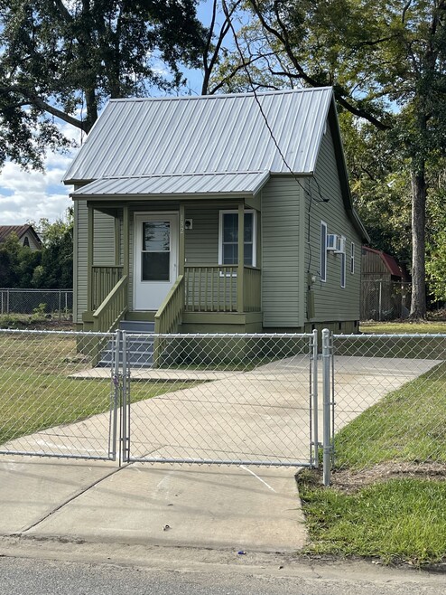 132 Patten St, Thomasville, GA 31792 - photo 1