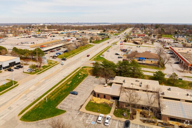 There are many shopping and dining options on Q Street near Disney.